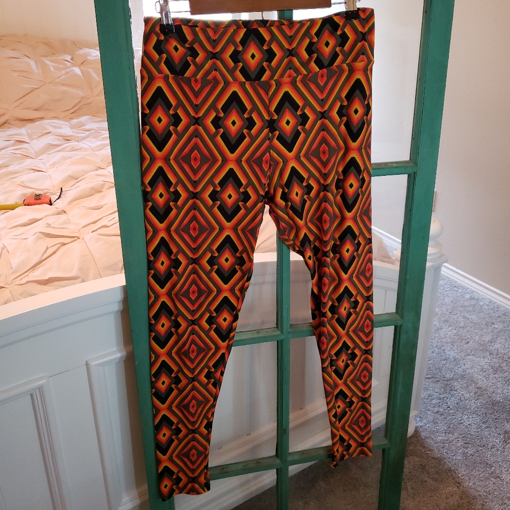 Lularoe tall and Curvy soft and fun leggings